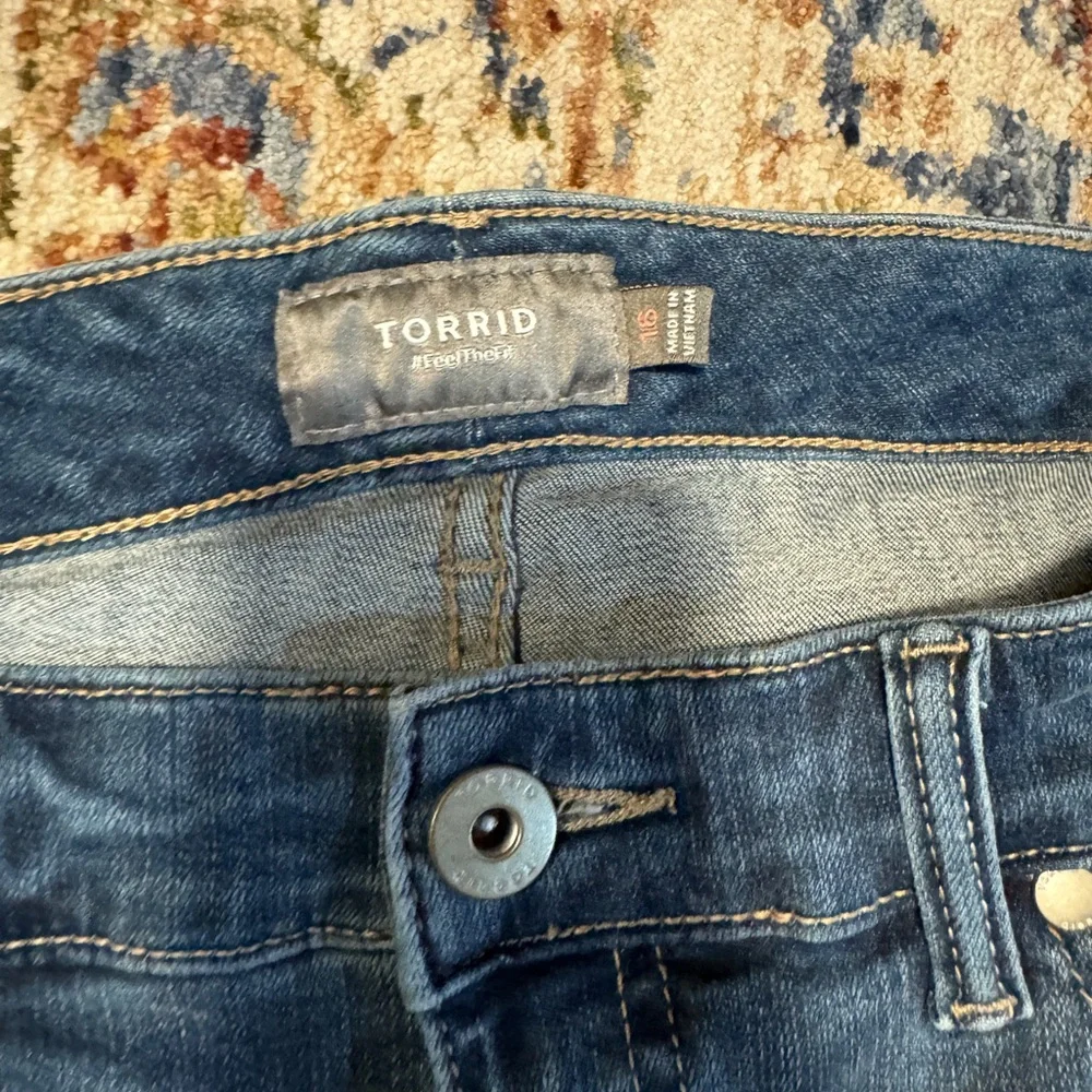 Torrid Raw hem shorts - Picture 2 of 3